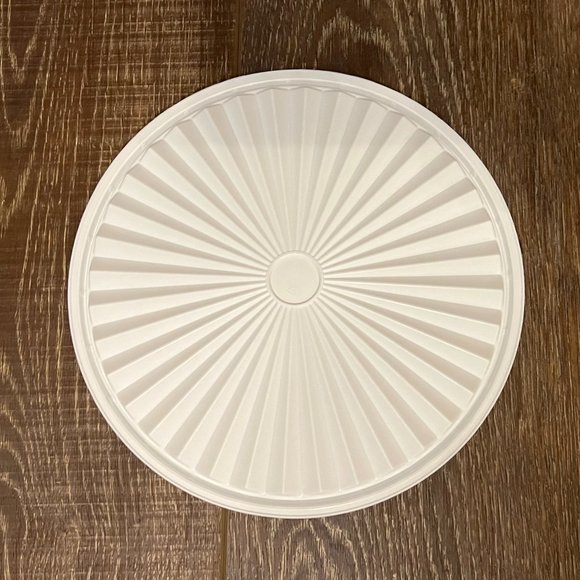 Vintage Tupperware Servalier Canister - Brown with White Lid - Picture 10 of 11